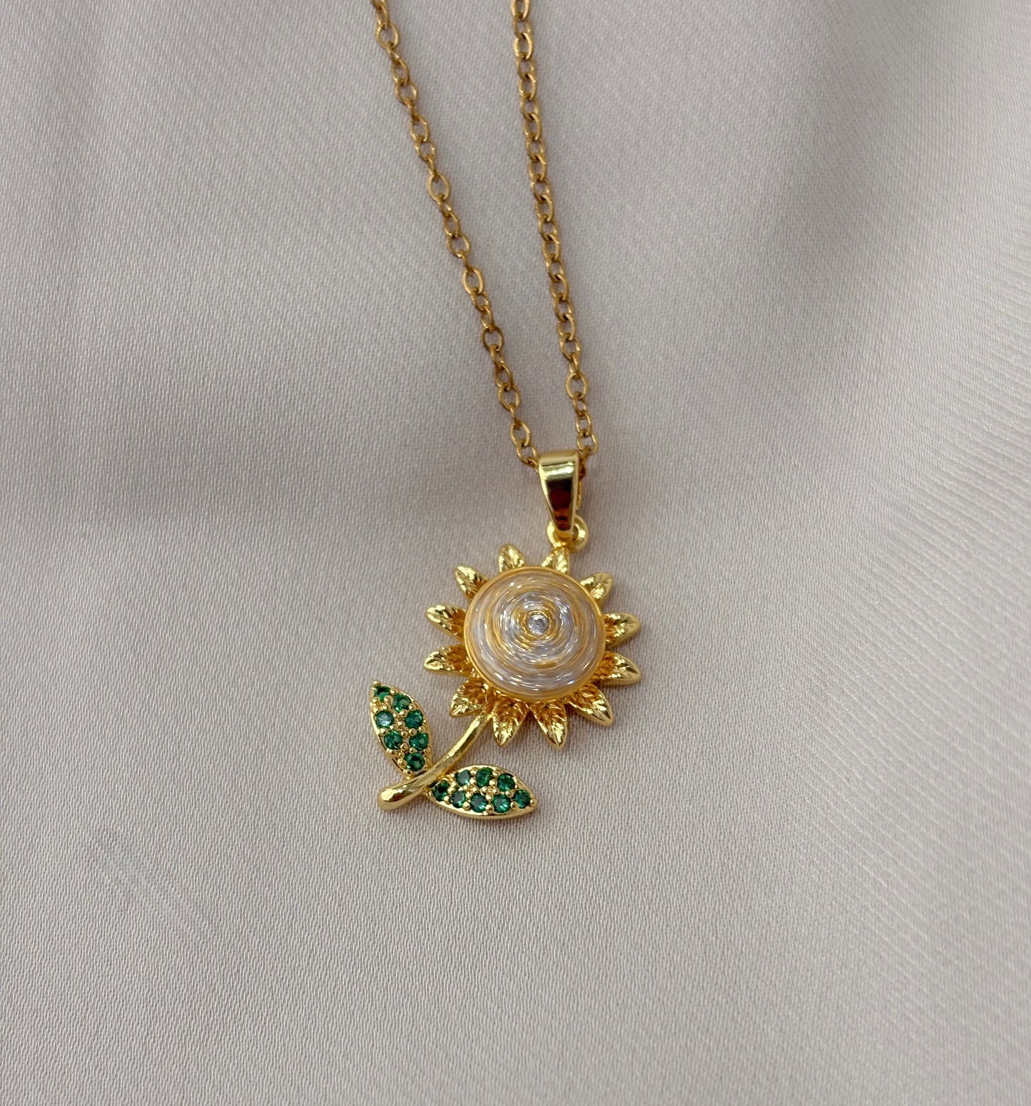 Rotating sunflower necklace