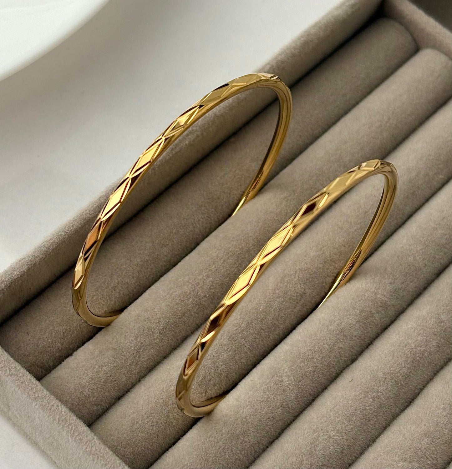 Dainty minimal bangles set of two