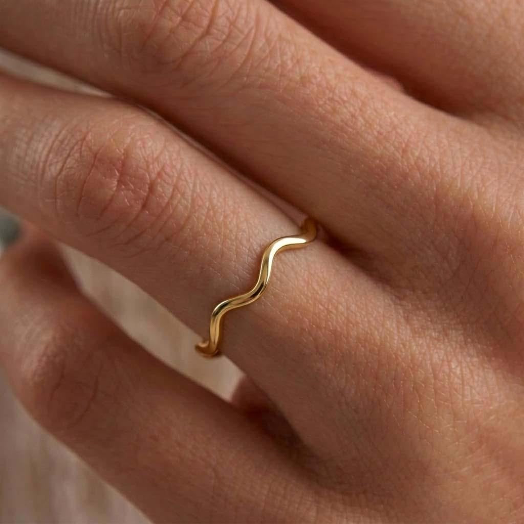 Wavy ring