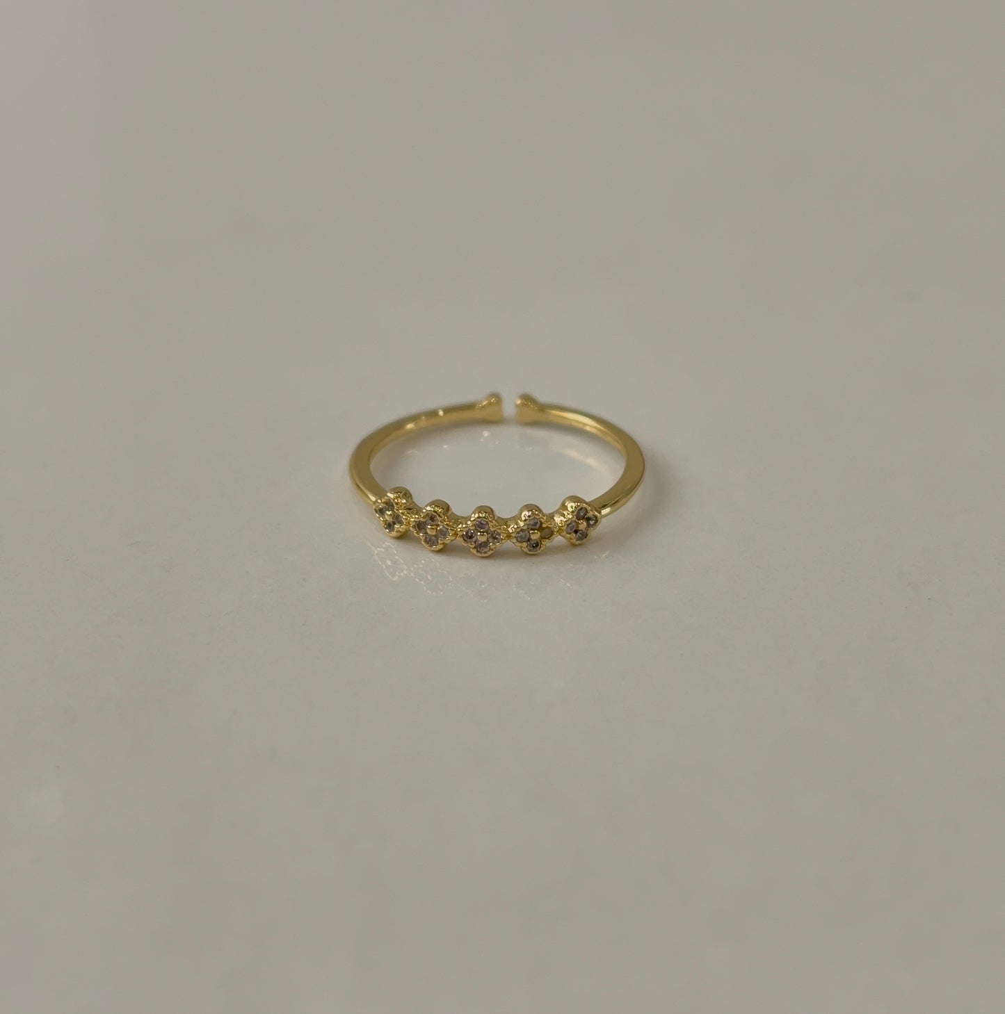 Clover ring