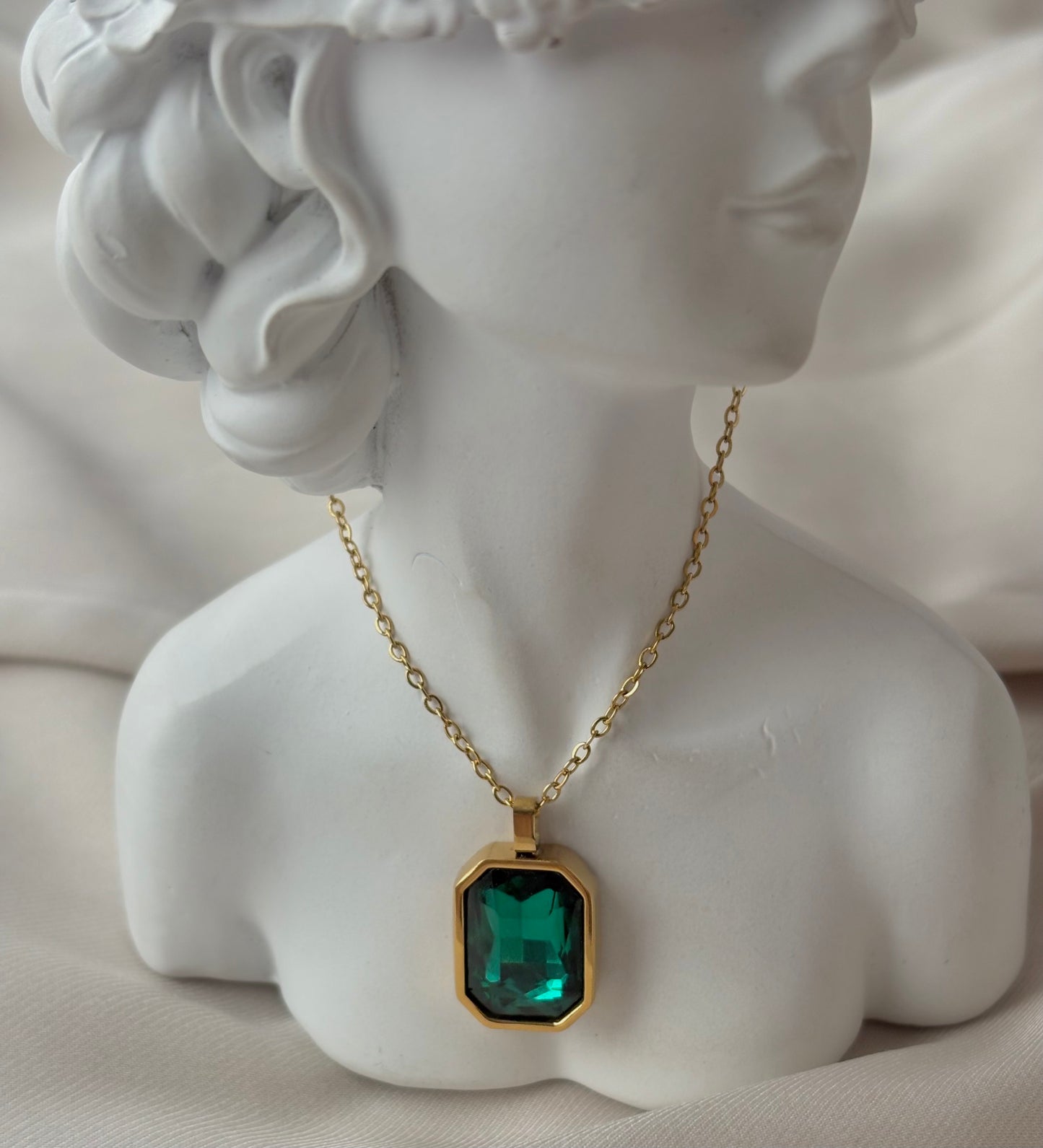 Iris necklace