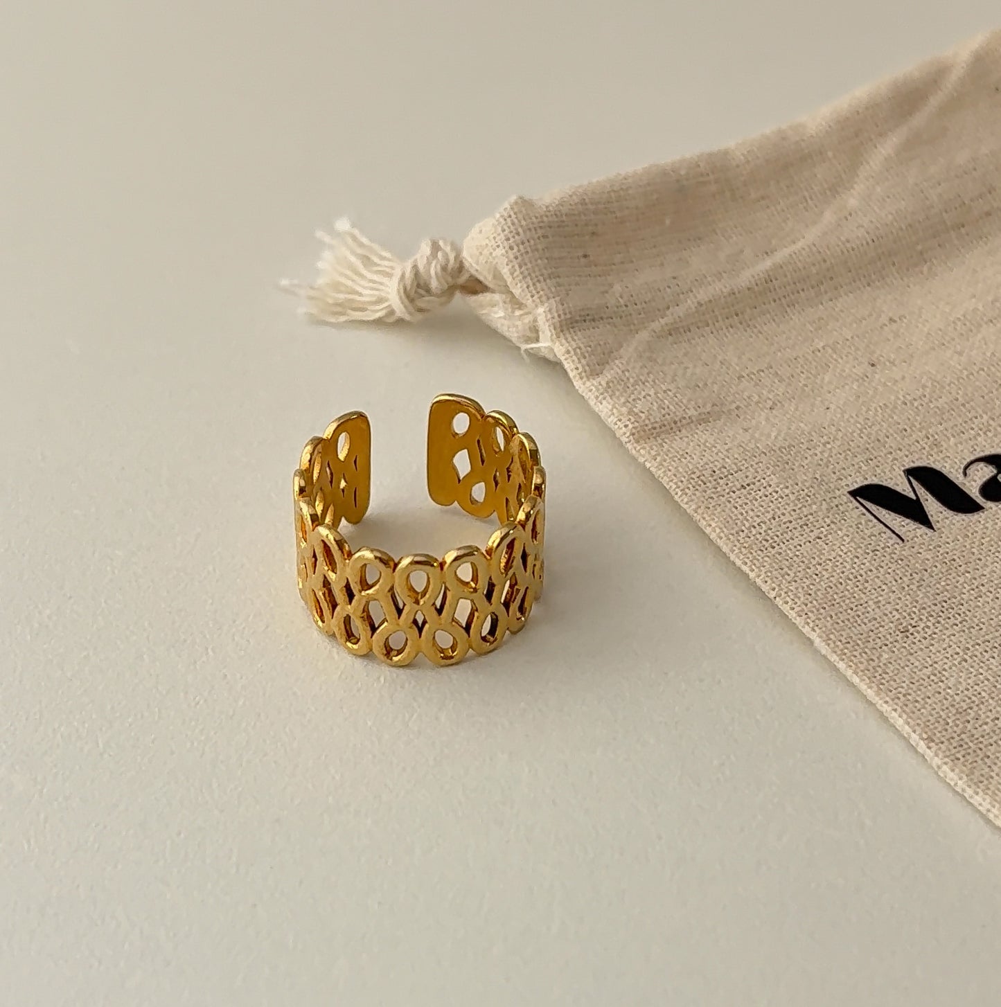 Tangle adjustable ring