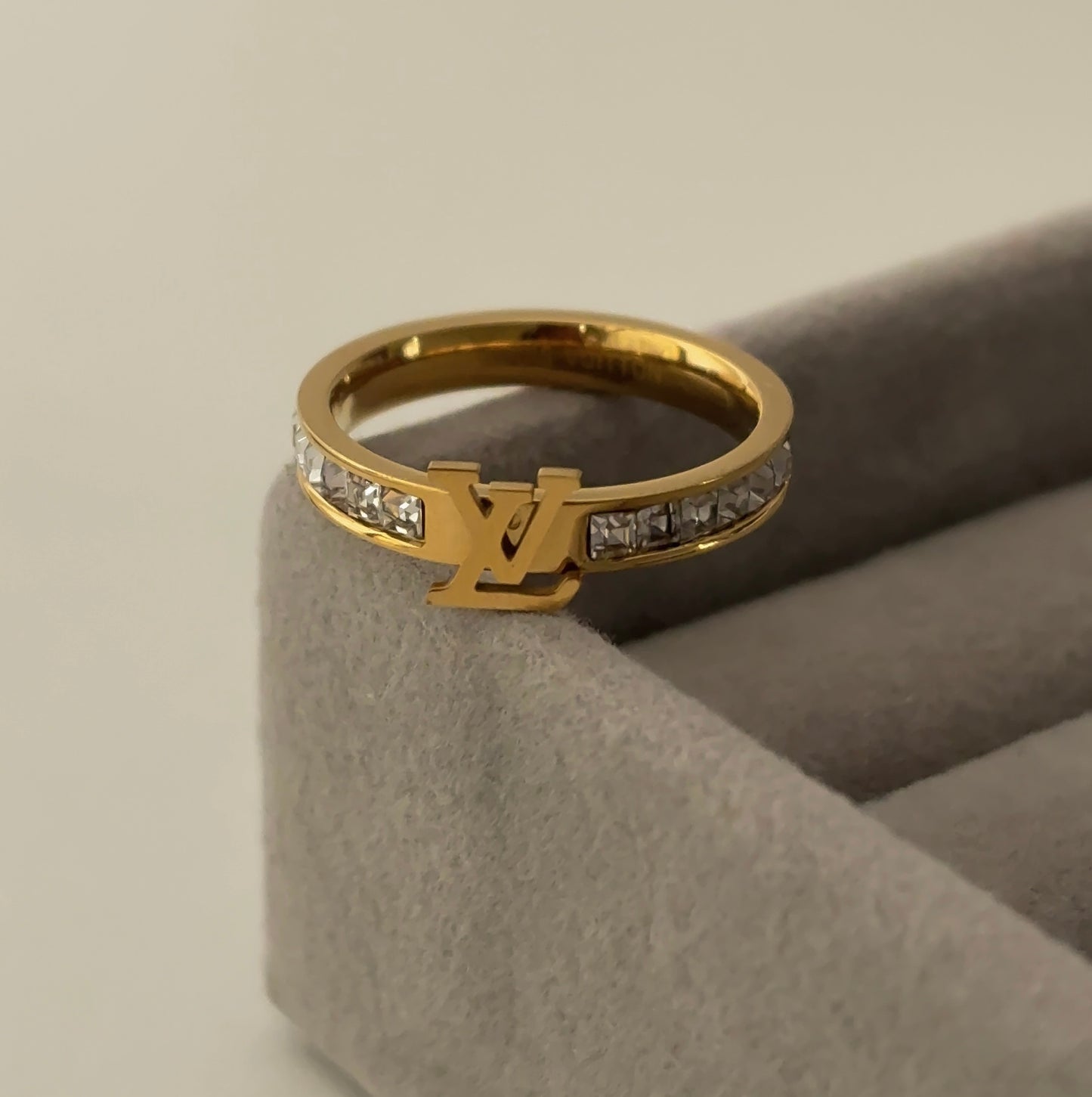Statement band