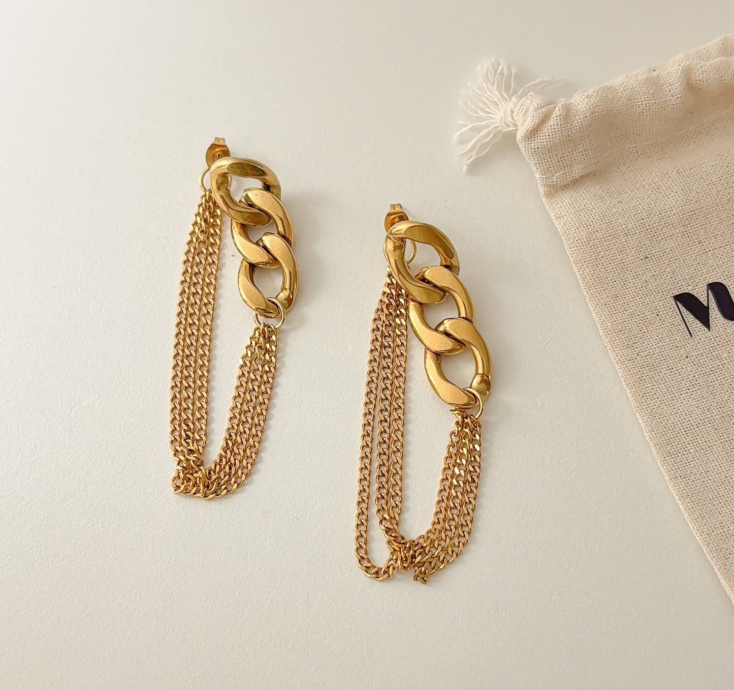 Gossip link earrings