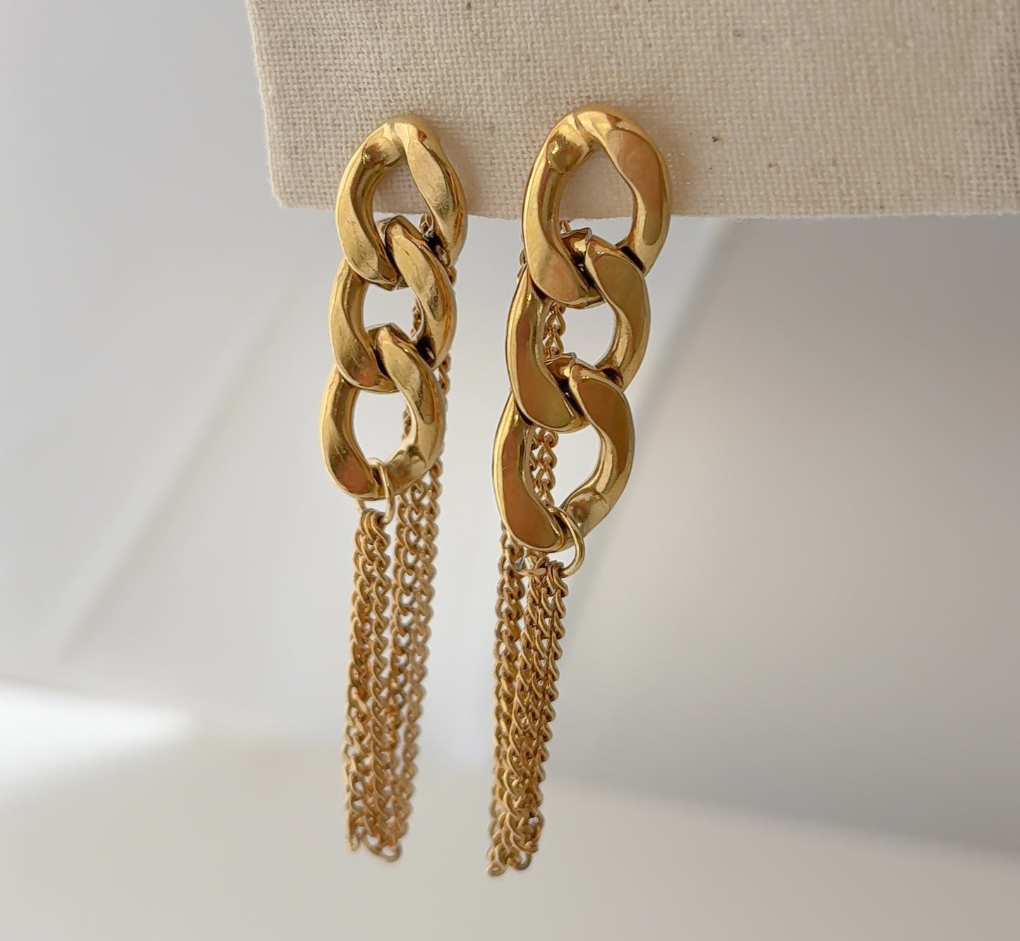 Gossip link earrings