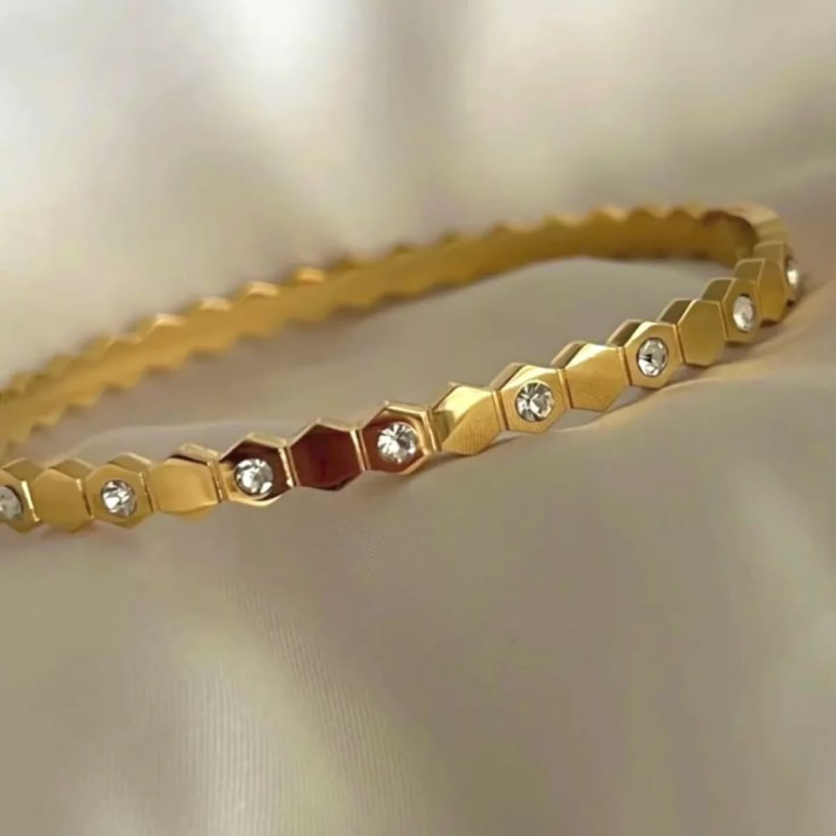 Queen bee sparkle bracelet (Small wrist)