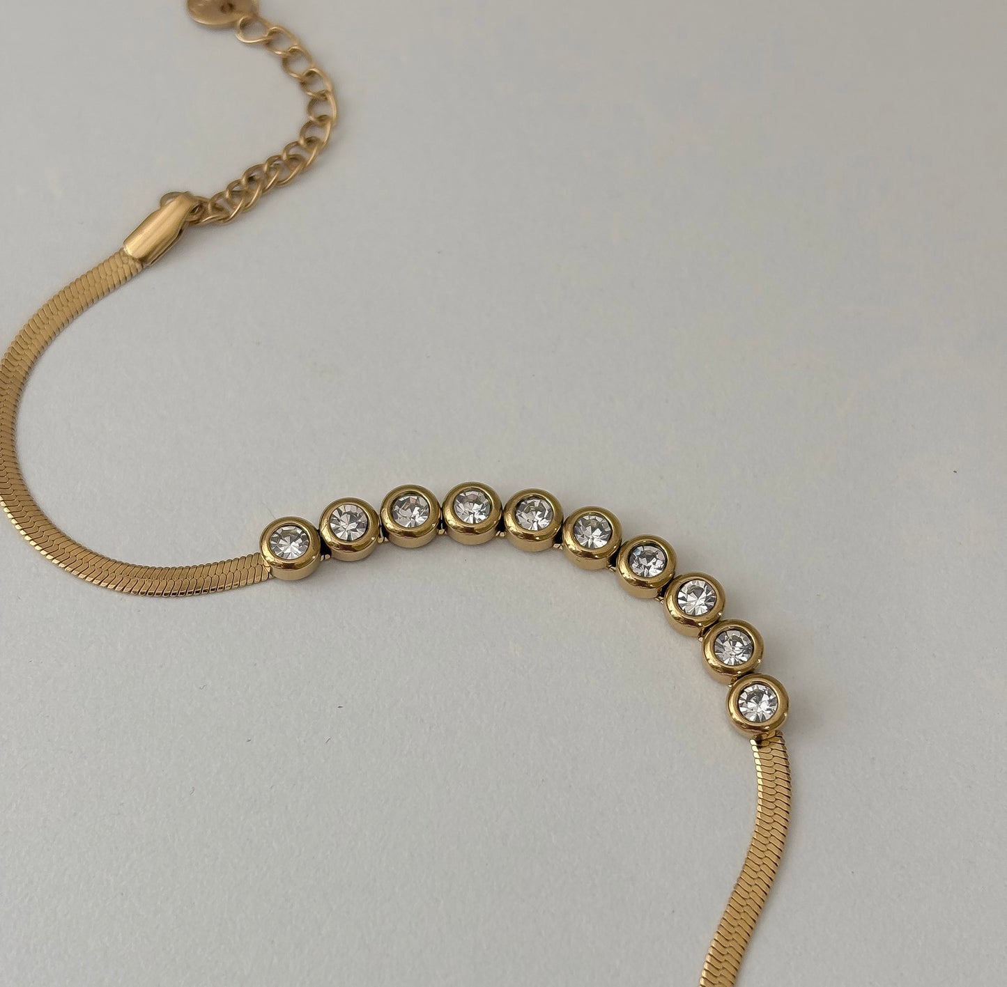 Bezel shimmer bracelet