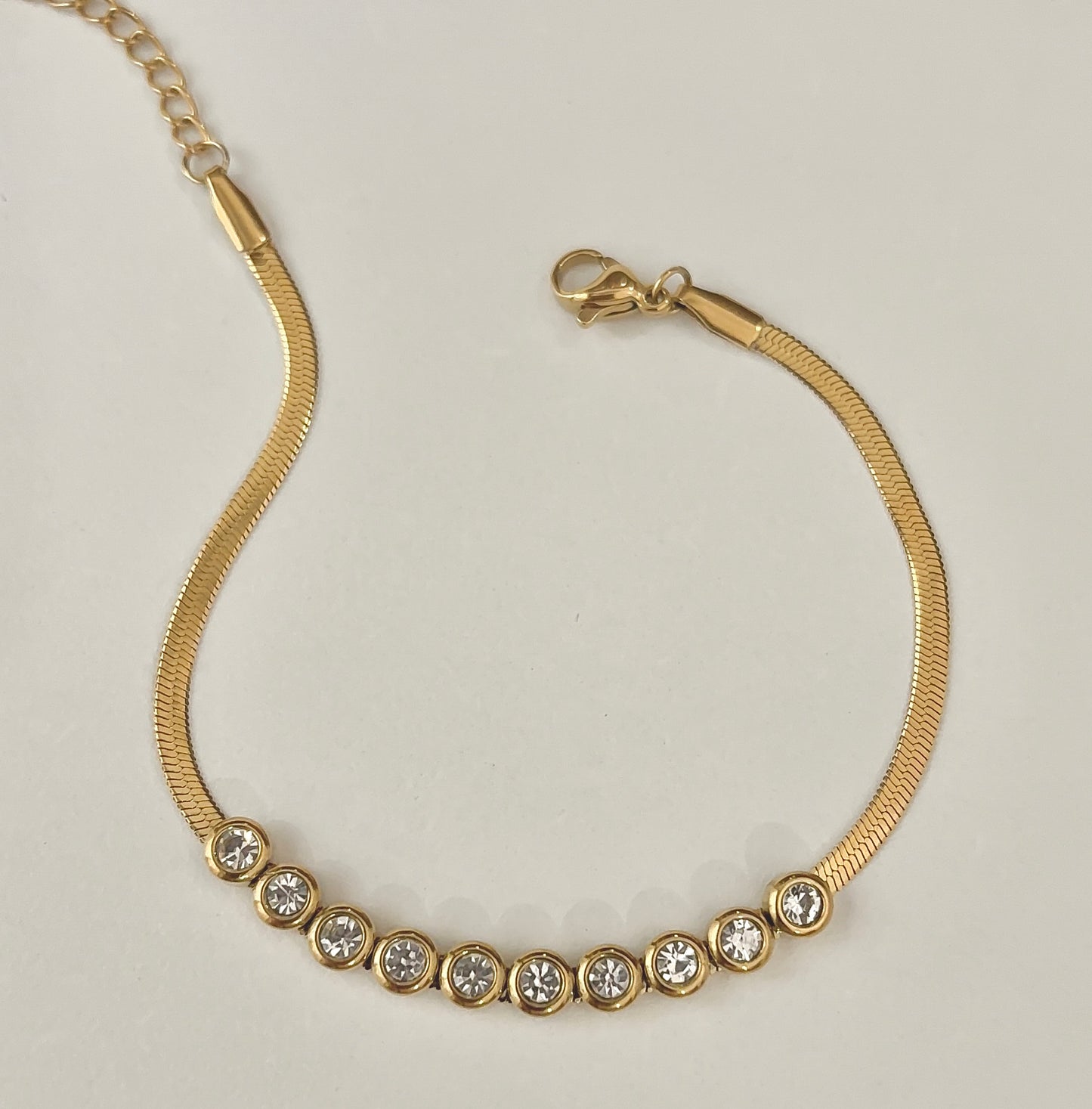 Bezel shimmer bracelet