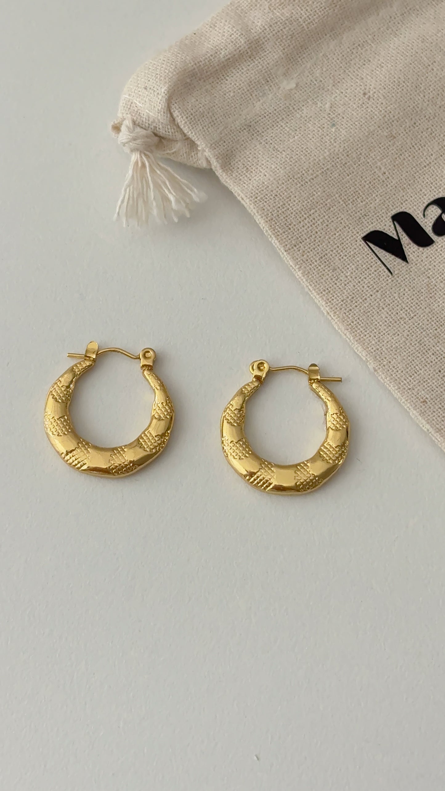 Lattice Hoops