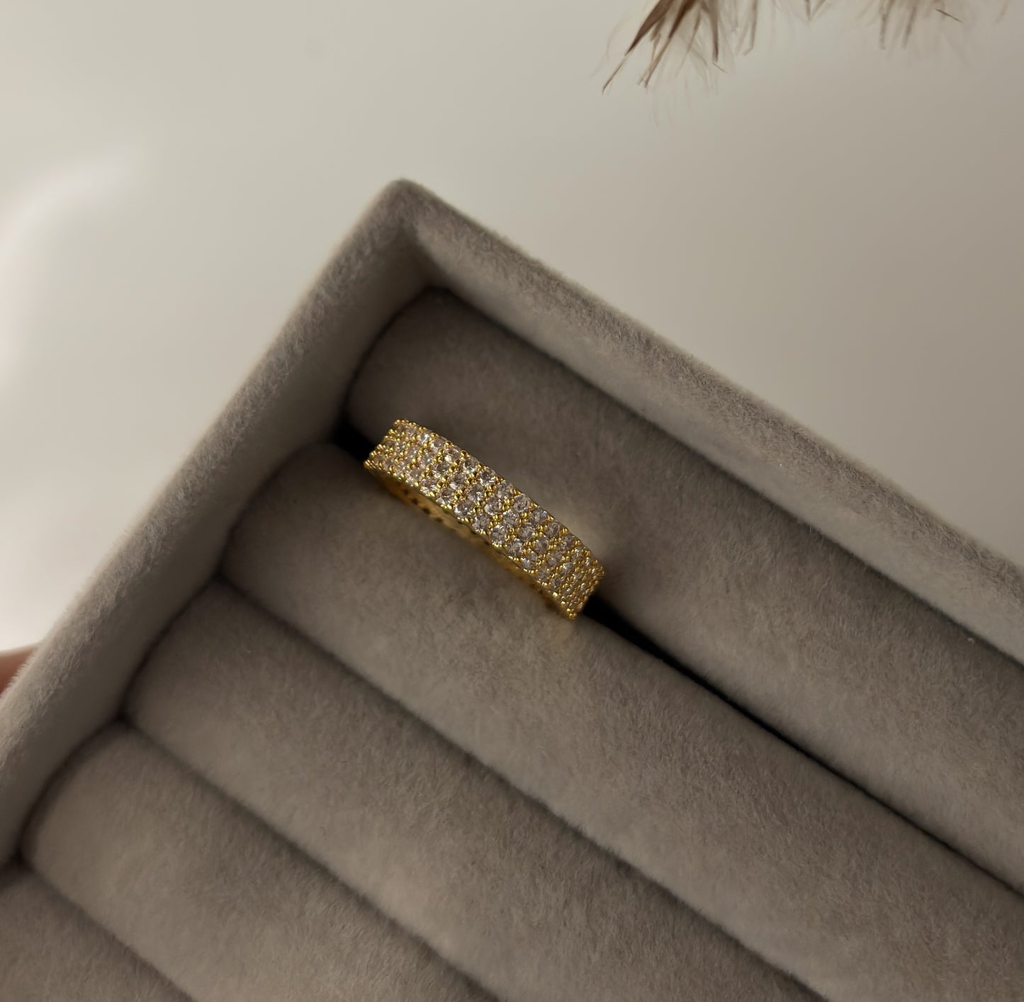 Shimmer ring